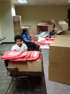 Antony C. stuffing St. Fair Bags for MSCOD